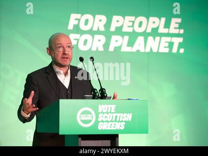 Edimburgo, Regno Unito, 6 aprile 2024: Il co-leader dei Verdi scozzesi Patrick Harvie affronta la conferenza del partito a Edimburgo. Fig.: DB Media Services / Alamy Live Foto Stock