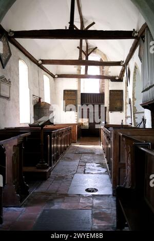 st mary la chiesa vergine, interno, fordwich town, east kent, regno unito aprile 2024 Foto Stock