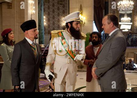 The Dictator 2012 - filmstill Ben Kingsley, Sacha Baron Cohen & John C. Reilly.in The Dictator 2012 . SOLO PER USO EDITORIALE Copyright: XCAP/NFSx Foto Stock