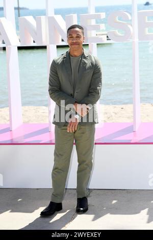 Cannes, Francia. 6 aprile 2024. Cannes - 7° Canneseries International Festival - "Fallout" Photocall - Aaron Moten Credit: Independent Photo Agency/Alamy Live News Foto Stock