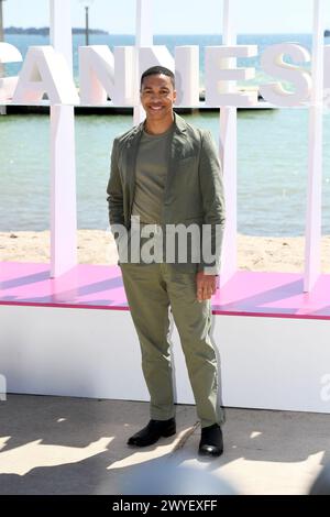 Cannes, Francia. 6 aprile 2024. Cannes - 7° Canneseries International Festival - "Fallout" Photocall - Aaron Moten Credit: Independent Photo Agency/Alamy Live News Foto Stock