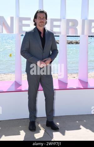 CANNES, FRANCIA - 06 APRILE: Jonathan Nolan durante il "Fallout" Photocall durante il 7° Canneseries International Festival il 6 aprile 2024 a Cannes, Francia. Foto Stock