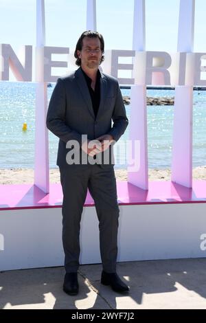 CANNES, FRANCIA - 06 APRILE: Jonathan Nolan durante il "Fallout" Photocall durante il 7° Canneseries International Festival il 6 aprile 2024 a Cannes, Francia. Foto Stock