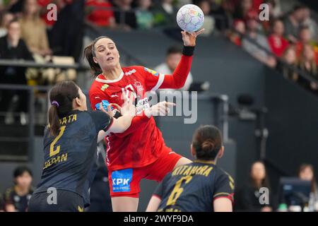 Louise Vinter Burgaard (Danimarca 27) durante la partita nazionale femminile di pallamano tra Danimarca e Giappone nella Sydbank Arena di Odense sabato 6 aprile 2024. (Foto: Claus Fisker/Ritzau Scanpix) credito: Ritzau/Alamy Live News Foto Stock