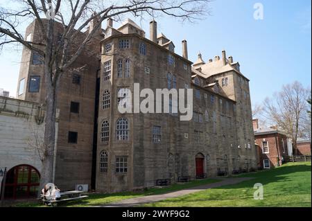 Mercer Museum and Library, struttura in cemento riversato costruita nel 1904, Doylestown, Pennsylvania, USA Foto Stock