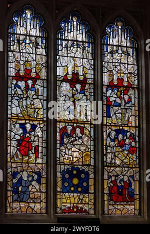 Vetrate colorate Corporal Acts of Mercy Window, 1410, All Saints North Street Church, York, Inghilterra Foto Stock