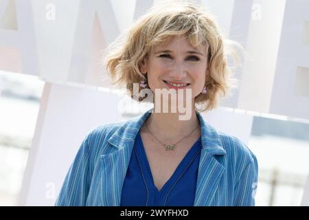 Cannes, Francia. 6 aprile 2024. Diane Dassigny partecipa alla Photocall 'Plus Belle la vie' durante il 7° Festival Internazionale di Canneseries il 6 aprile 2024 a Cannes, Francia. Foto di David NIVIERE/ABACAPRESS.COM credito: Abaca Press/Alamy Live News Foto Stock