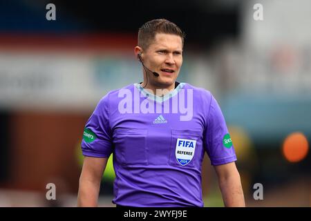 6 aprile 2024; Dens Park, Dundee, Scozia: Scottish Premiership Football, Dundee contro Motherwell; arbitro David Dickinson Foto Stock