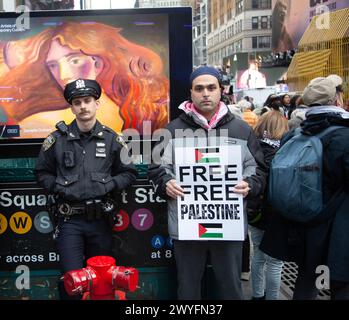 Liberata Gaza, cessate il fuoco ora manifestazione a Times Square tenutasi il 30 marzo noto come giorno della Terra o giorno della Terra. Foto Stock