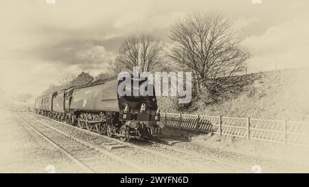 Treno a vapore 'Tangmere', (34067, ) che ritorna a York da Carlisle e passa per Long Preston il 13 aprile 2024. Foto Stock