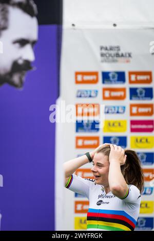 Roubaix, Francia. 6 aprile 2024. Belga Lotte Kopecky di SD Worx - Protime festeggia dopo aver vinto la quarta edizione della gara d'élite femminile della manifestazione ciclistica 'Paris-Roubaix', 148, a 5 km da Denain a Roubaix, Francia, sabato 06 aprile 2024. BELGA PHOTO JASPER JACOBS credito: Belga News Agency/Alamy Live News Foto Stock