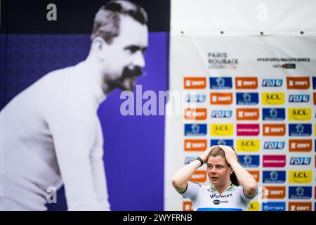 Roubaix, Francia. 6 aprile 2024. Belga Lotte Kopecky di SD Worx - Protime festeggia dopo aver vinto la quarta edizione della gara d'élite femminile della manifestazione ciclistica 'Paris-Roubaix', 148, a 5 km da Denain a Roubaix, Francia, sabato 06 aprile 2024. BELGA PHOTO JASPER JACOBS credito: Belga News Agency/Alamy Live News Foto Stock