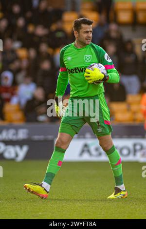 6 aprile 2024; Molineux Stadium, Wolverhampton, West Midlands, Inghilterra; Premier League Football, Wolverhampton Wanderers contro il West Ham United; Lukasz Fabianski del West Ham Foto Stock