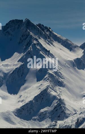 Montagne a Luz Ardiden, Luz-Saint-Sauveur, Parco Nazionale dei Pirenei, Hauts Pyrenees, Francia Foto Stock