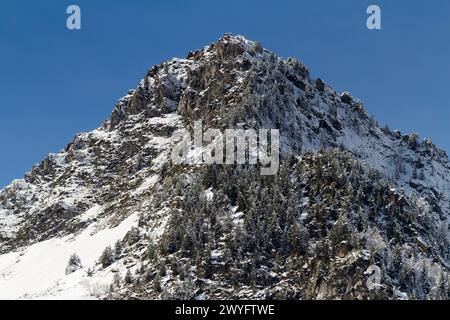 Montagne a Luz Ardiden, Luz-Saint-Sauveur, Parco Nazionale dei Pirenei, Hauts Pyrenees, Francia Foto Stock