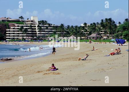 Maui, Hawaii, Stati Uniti - Ka'anapali Beach, a nord di Lahaina. Nuoto, solarium. Foto Stock