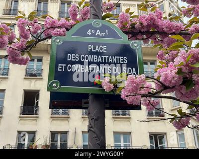 Parigi, Francia, dettaglio, insegna nel quartiere Marais, "Place des Combattants du SIDA" (Piazza dei combattenti dell'AIDS) dedica storia Foto Stock