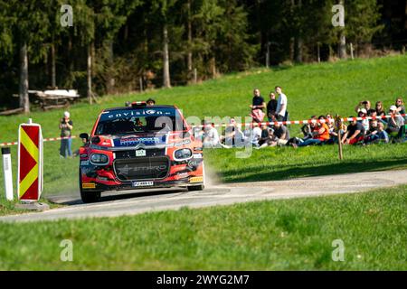 Wolfsberg, Austria. 6 aprile 2024. WOLFSBERG, AUSTRIA - 6 APRILE: Luca Waldherr dell'Austria e Claudia Maier dell'Austria nella Citroen C3 Rally2 durante il Lavanttal Rallye del 6 aprile 2024 a Wolfsberg, Austria.240406 SEPA 25 042 - 20240406 PD9966 credito: APA-PictureDesk/Alamy Live News Foto Stock