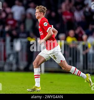 Eindhoven, Paesi Bassi. 6 aprile 2024. EINDHOVEN, PAESI BASSI - 6 APRILE: Jesper Uneken del PSV fa il suo debutto durante l'incontro olandese Eredivisie tra PSV e AZ al Philips Stadion il 6 aprile 2024 a Eindhoven, Paesi Bassi. (Foto di /Orange Pictures) credito: Orange Pics BV/Alamy Live News Foto Stock