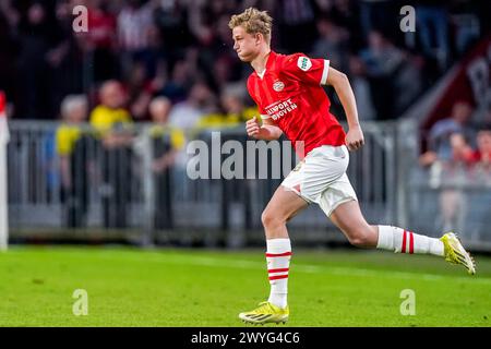 Eindhoven, Paesi Bassi. 6 aprile 2024. EINDHOVEN, PAESI BASSI - 6 APRILE: Jesper Uneken del PSV fa il suo debutto durante l'incontro olandese Eredivisie tra PSV e AZ al Philips Stadion il 6 aprile 2024 a Eindhoven, Paesi Bassi. (Foto di /Orange Pictures) credito: Orange Pics BV/Alamy Live News Foto Stock