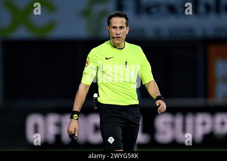 ZWOLLE - arbitro Martin Perez durante la partita Eredivisie olandese tra PEC Zwolle e Excelsior Rotterdam allo stadio MAC3Park il 6 aprile 2024 a Zwolle, Paesi Bassi. ANP GERRIT VAN COLOGNE Foto Stock