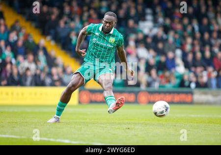 Frank Nouble di Yeovil Town durante la partita della National League South allo Huish Park Stadium, Yeovil Picture di Martin Edwards/07880 707878 Foto Stock