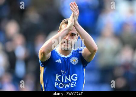 Harry Winks di Leicester City celebra la vittoria durante la partita del Campionato Sky Bet tra Leicester City e Birmingham City al King Power Stadium di Leicester, sabato 6 aprile 2024. (Foto: Jon Hobley | mi News) crediti: MI News & Sport /Alamy Live News Foto Stock