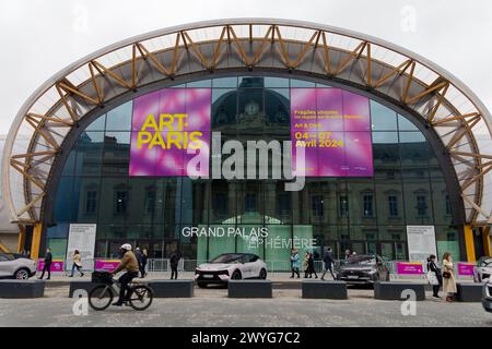 Parigi, Francia. 3 aprile 2024. Facciata dell'effimero Grand Palais.Art Paris Fair preview 2024 il 3 aprile 2024 a Parigi, Francia. Foto Stock