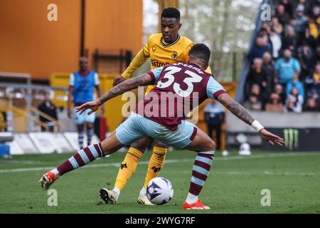 Wolverhampton, Regno Unito. 6 aprile 2024. Wolverhampton, Inghilterra, 6 aprile 2024: Nelson Semedo (22 Lupi) sul pallone durante la partita di Premier League tra Wolverhampton Wanderers e West Ham United allo stadio Molineux di Wolverhampton, Inghilterra (Natalie Mincher/SPP) credito: SPP Sport Press Photo. /Alamy Live News Foto Stock