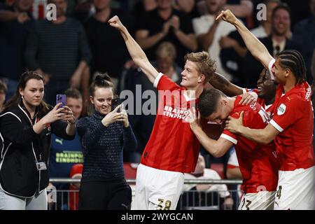 EINDHOVEN - Jesper Uneken del PSV Eindhoven celebra il 5-1, Joey Veerman del PSV Eindhoven, Johan Bakayoko del PSV Eindhoven, Armando Obispo del PSV Eindhoven durante la partita olandese Eredivisie tra PSV Eindhoven e AZ Alkmaar allo stadio Phillips il 6 aprile 2024 a Eindhoven, Paesi Bassi. ANP MAURICE VAN STEEN Foto Stock