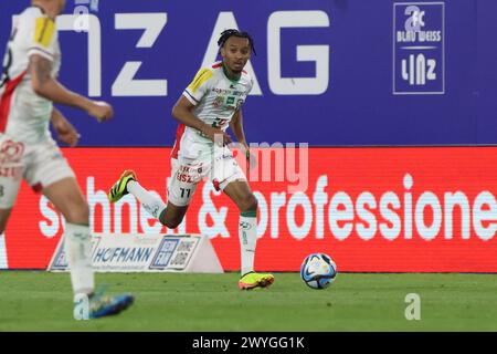 Linz, Austria. 6 aprile 2024. LINZ, AUSTRIA - 6 APRILE: Thierno ballo di Wolfsberg durante l'Admiral Bundesliga match tra FC Blau Weiss Linz e RZ Pellets Wolfsberger AC all'Hofmann Personal Stadion il 6 aprile 2024 a Linz, Austria .240406 SEPA 07 066 - 20240406 PD12710 credito: APA-PictureDesk/Alamy Live News Foto Stock