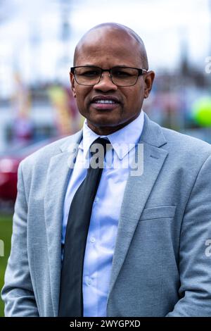 Middletown, New York, Stati Uniti. 6 aprile 2024. Warren Shelley all'evento Tax Deadline presso l'ufficio di contabilità e preparazione fiscale affidabile. Crediti: Steve Mack/Alamy Live News Foto Stock