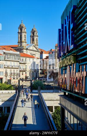 Centro Comercial A Laxe, Praza da Pedra, Concatedral de Santa María, Vigo, Pontevedra, Galizia, Spagna. Foto Stock