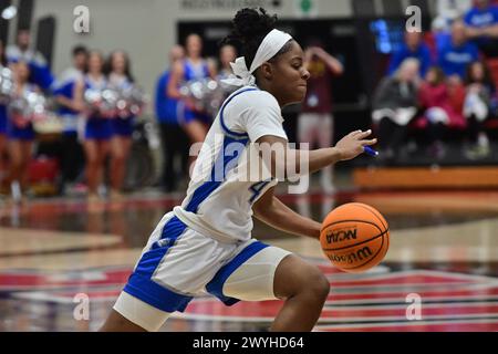 Edwardsville, Stati Uniti. 6 aprile 2024. Saint Louis Billikens guardia Kennedy Calhoun (4) dribbles downcourt. Le Saint Louis University Billikens hanno battuto i Minnesota Golden Gophers 69-50 nella Women's NIT giocata nel campus della Southern Illinois University - Edwardsville, Illinois, sabato 6 aprile 2024. (Foto di Tim Vizer/Sipa USA) credito: SIPA USA/Alamy Live News Foto Stock