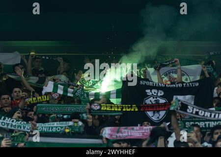 6 aprile 2024. Lisbona, Portogallo. Tifosi sportivi durante la partita del Matchday 28 di Liga Portugal Betclic, Sporting CP vs SL Benfica crediti: Alexandre de Sousa/Alamy Live News Foto Stock