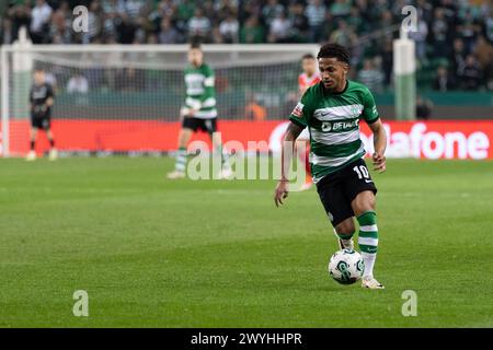 6 aprile 2024. Lisbona, Portogallo. L'attaccante dello Sporting dall'Inghilterra Marcus Edwards (10) in azione durante la partita del Matchday 28 di Liga Portugal Betclic, Sporting CP vs SL Benfica Credit: Alexandre de Sousa/Alamy Live News Foto Stock