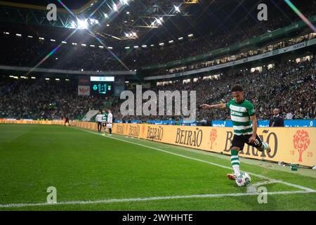 6 aprile 2024. Lisbona, Portogallo. L'attaccante dello Sporting dall'Inghilterra Marcus Edwards (10) in azione durante la partita del Matchday 28 di Liga Portugal Betclic, Sporting CP vs SL Benfica Credit: Alexandre de Sousa/Alamy Live News Foto Stock