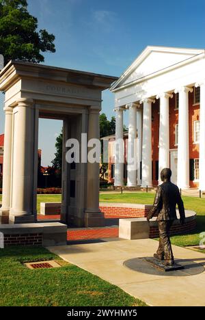 James Meredith Monument si trova nel campus della University of Mississippi, onorando il primo afroamericano a frequentare la scuola Foto Stock