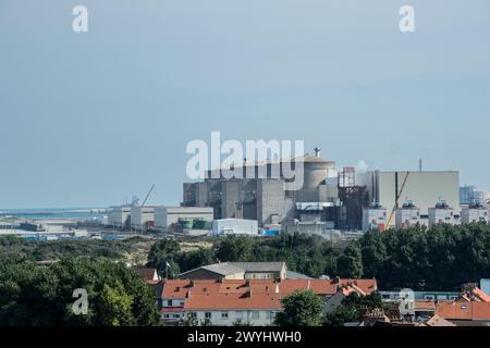 Spiaggia, pharo e cabine a Petit-Fort Philippe nelle vicinanze Gravelines View sulla centrale la petite cita balneaire de Gravelines est Petit-Fort Philipp Foto Stock