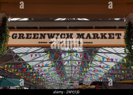 LONDRA, Regno Unito - 02 APRILE 2024: Insegna ornata per il mercato di Greenwich Foto Stock