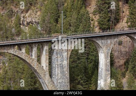 Vista panoramica del viadotto di Wiesen dal punto di vista sud. Foto Stock