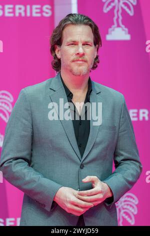 Cannes, Francia. 6 aprile 2024. CANNES, FRANCIA - 06 APRILE: Jonathan Nolan partecipa al Pink Carpet durante il 7° Festival Internazionale di Canneseries il 5 aprile 2024 a Cannes, Francia, partecipa al Pink Carpet durante il 7° Festival Internazionale di Canneseries il 5 aprile 2024 a Cannes, Francia» Foto Stock