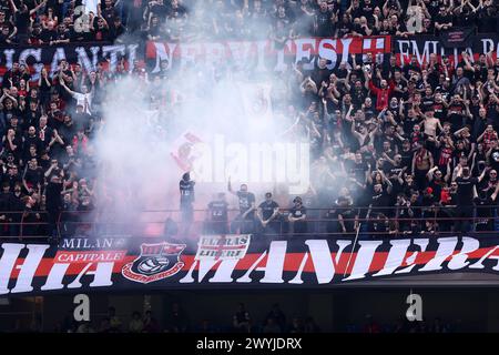 Milano, Italia. 6 aprile 2024. Tifosi dell'AC Milan durante la partita di serie A tra l'AC Milan e noi Lecce allo Stadio Giuseppe Meazza il 6 aprile 2024 a Milano. Crediti: Marco Canoniero/Alamy Live News Foto Stock