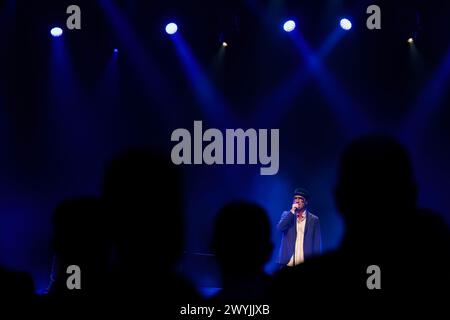 Bergen, Norvegia. 5 aprile 2024. Il cantante ed ex calciatore francese Eric Cantona esegue il concerto dal vivo Cantona Sings Eric al Forum Scene di Bergen. (Credito fotografico: Gonzales Photo - Jarle H. Moe). Foto Stock