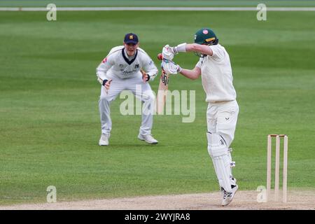 Birmingham, Regno Unito. 7 aprile 2024. Gareth Roderick del Worcestershire in azione durante il giorno 3 del Vitality County Championship Division 1 match tra Warwickshire CCC e Worcestershire CCC all'Edgbaston Cricket Ground, Birmingham, Inghilterra, il 7 aprile 2024. Foto di Stuart Leggett. Solo per uso editoriale, licenza richiesta per uso commerciale. Non utilizzare in scommesse, giochi o pubblicazioni di singoli club/campionato/giocatori. Crediti: UK Sports Pics Ltd/Alamy Live News Foto Stock