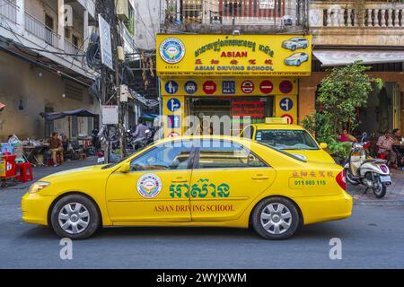 Cambogia, Phnom Penh, distretto di Prampi Makara, macchina scuola guida Foto Stock