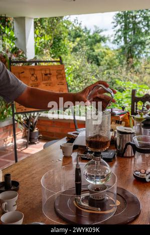 Colombia, distretto di Quindio, ereira,Dosquebradas, Risaralda , Finca Don Manolo, degustazione di caffè Foto Stock