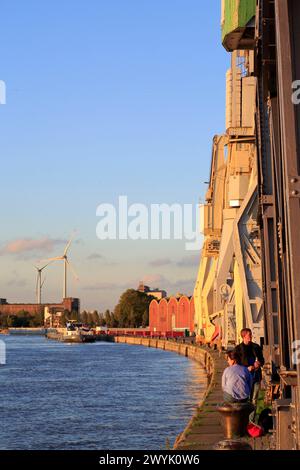 Belgio, Fiandre, Anversa, Rijnkaai, banchina sulle rive della Schelda Foto Stock