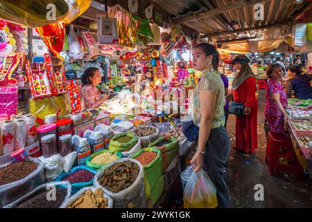 Cambogia, provincia di Kampot, Kampot, mercato di Samaki o mercato centrale Foto Stock