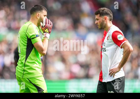 Rotterdam, Paesi Bassi. 7 aprile 2024. Rotterdam - il portiere dell'Ajax Geronimo rulli, Santiago Gimenez del Feyenoord durante la partita Eredivisie tra Feyenoord e Ajax allo Stadion Feijenoord De Kuip il 7 aprile 2024 a Rotterdam, Paesi Bassi. Credito: Foto Box to Box/Alamy Live News Foto Stock